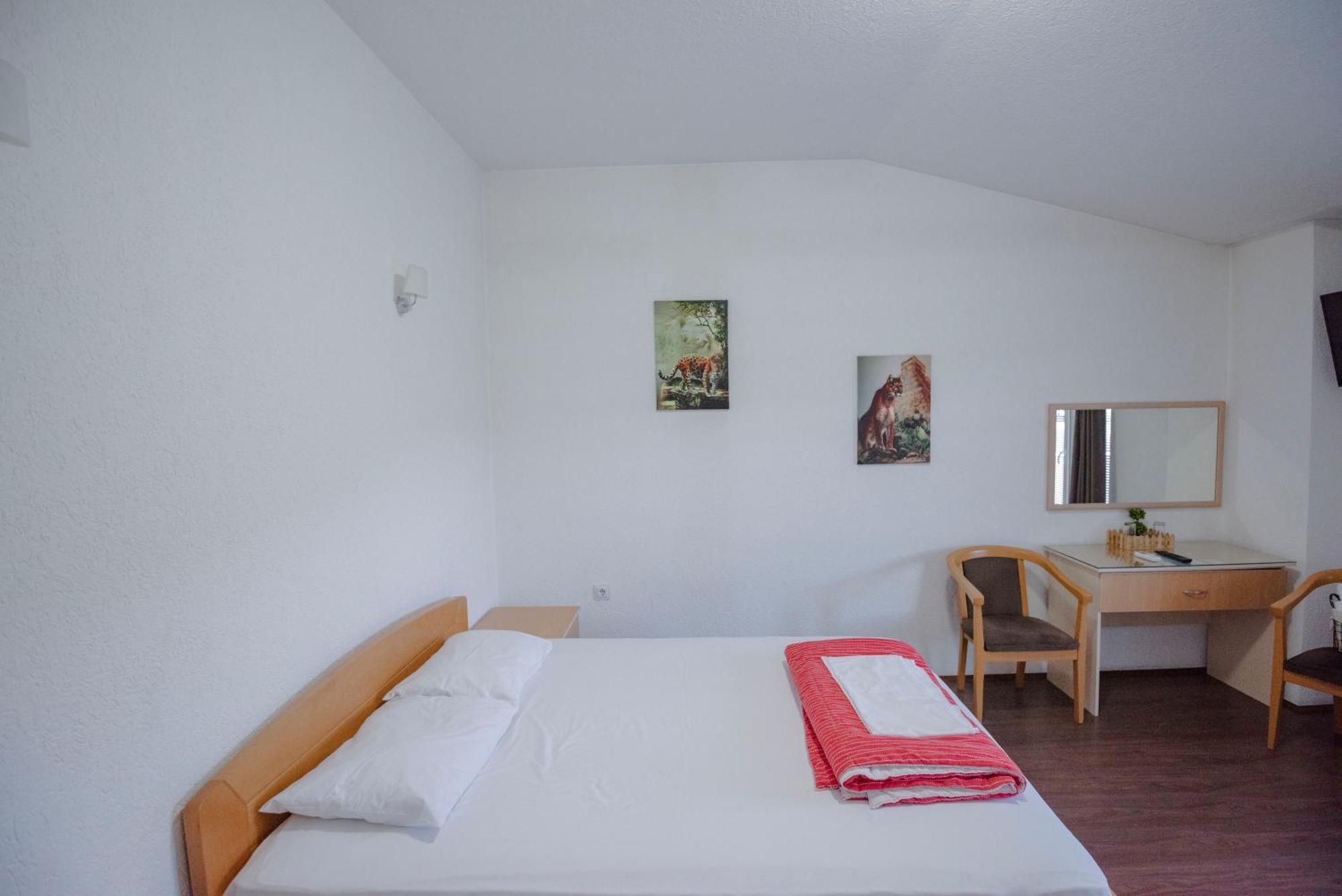 Hotel Kiko Бітола Екстер'єр фото