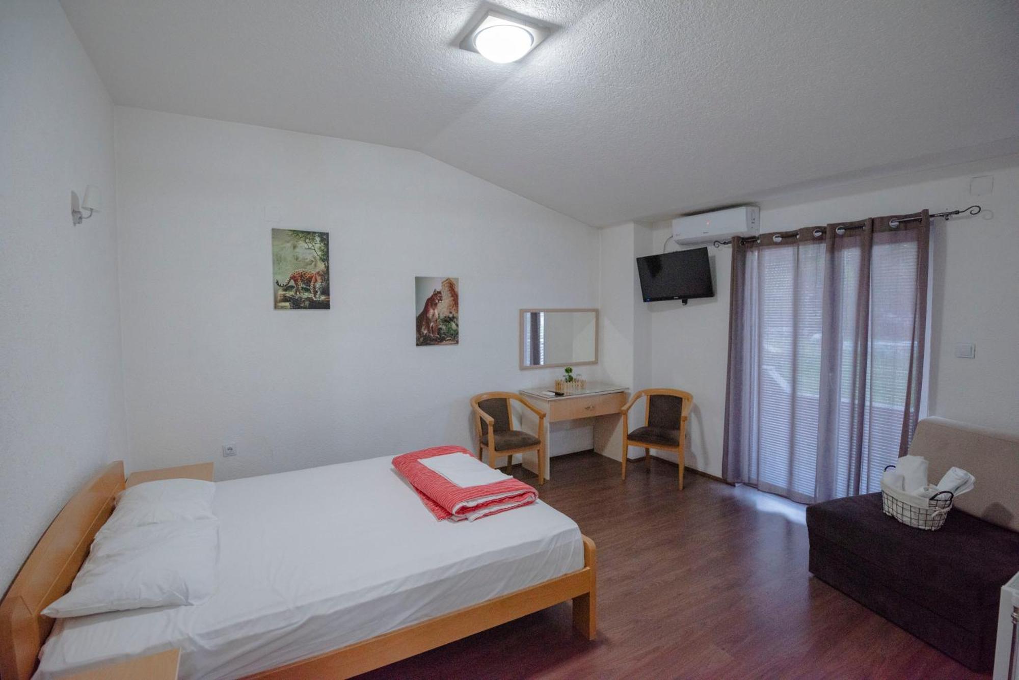 Hotel Kiko Бітола Екстер'єр фото