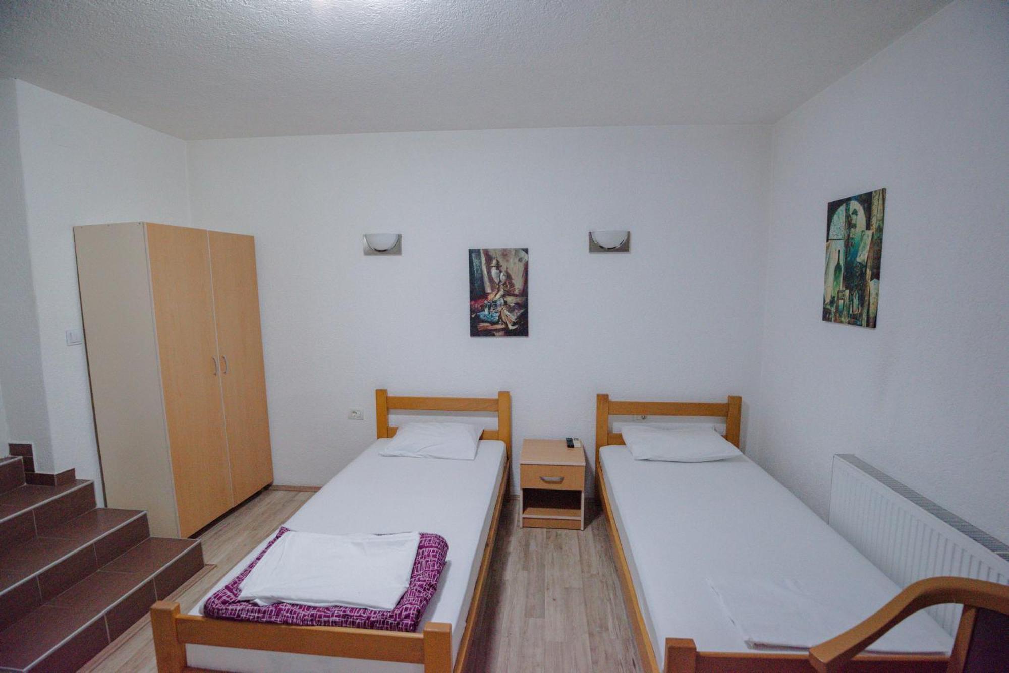 Hotel Kiko Бітола Екстер'єр фото