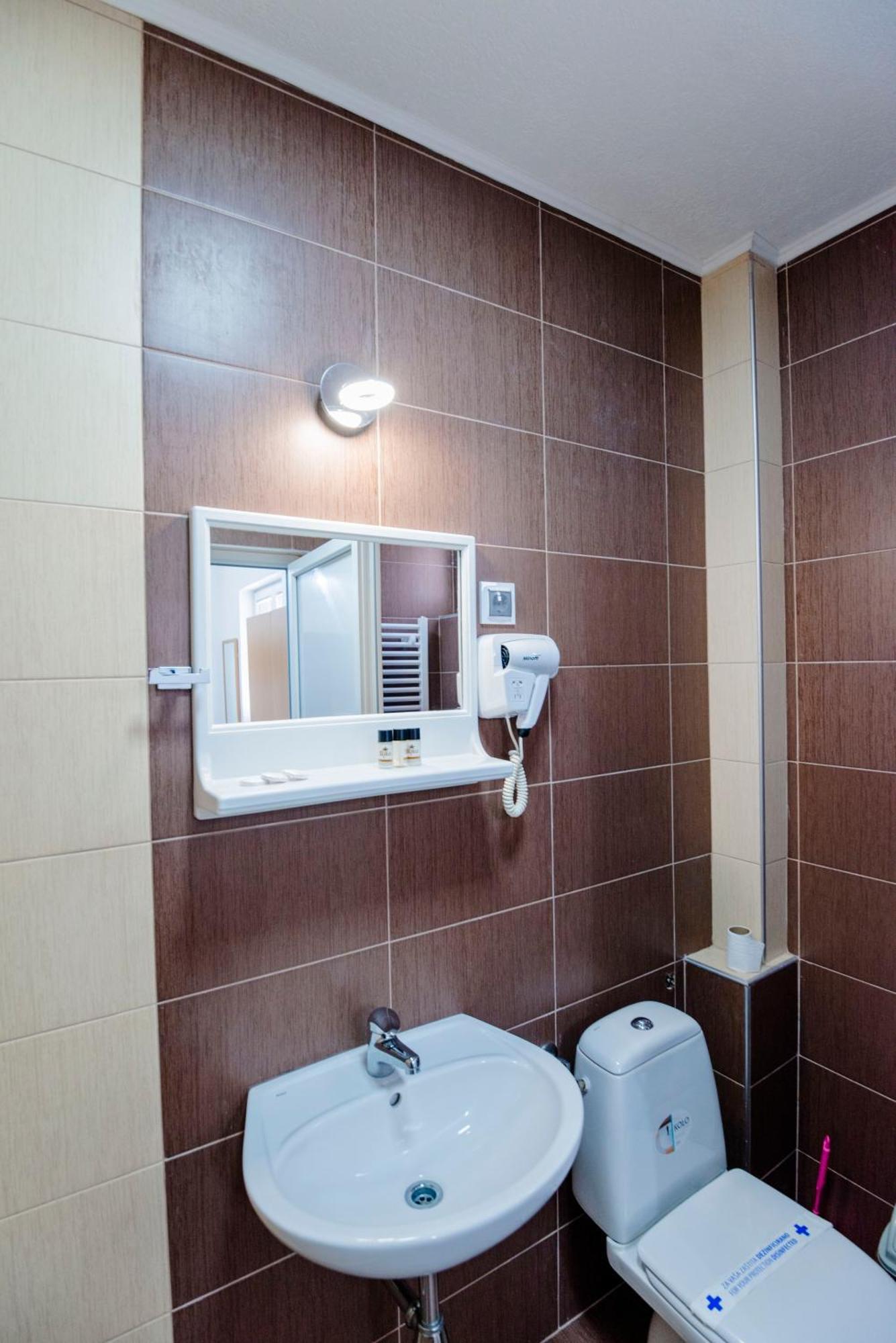 Hotel Kiko Бітола Екстер'єр фото