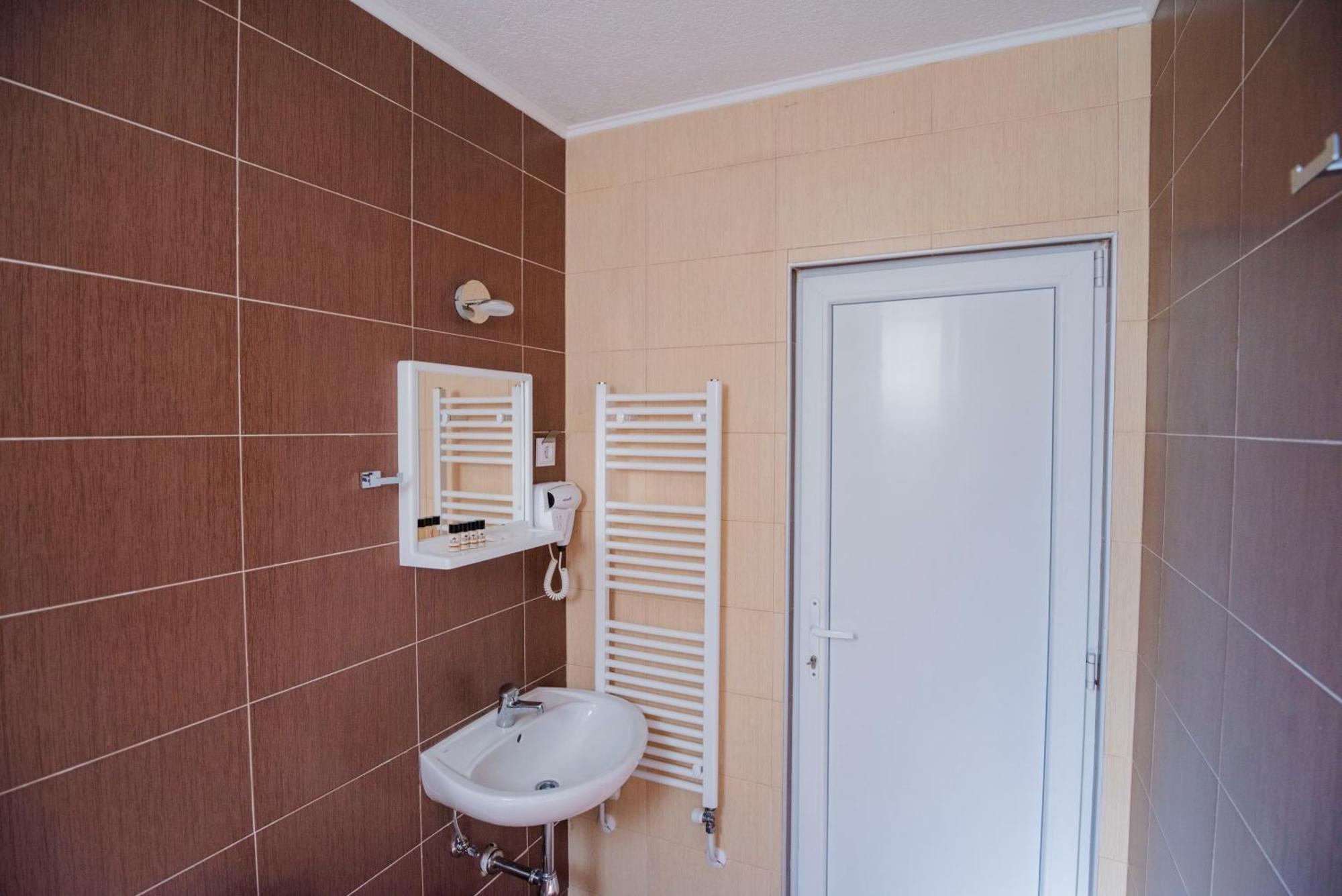 Hotel Kiko Бітола Екстер'єр фото
