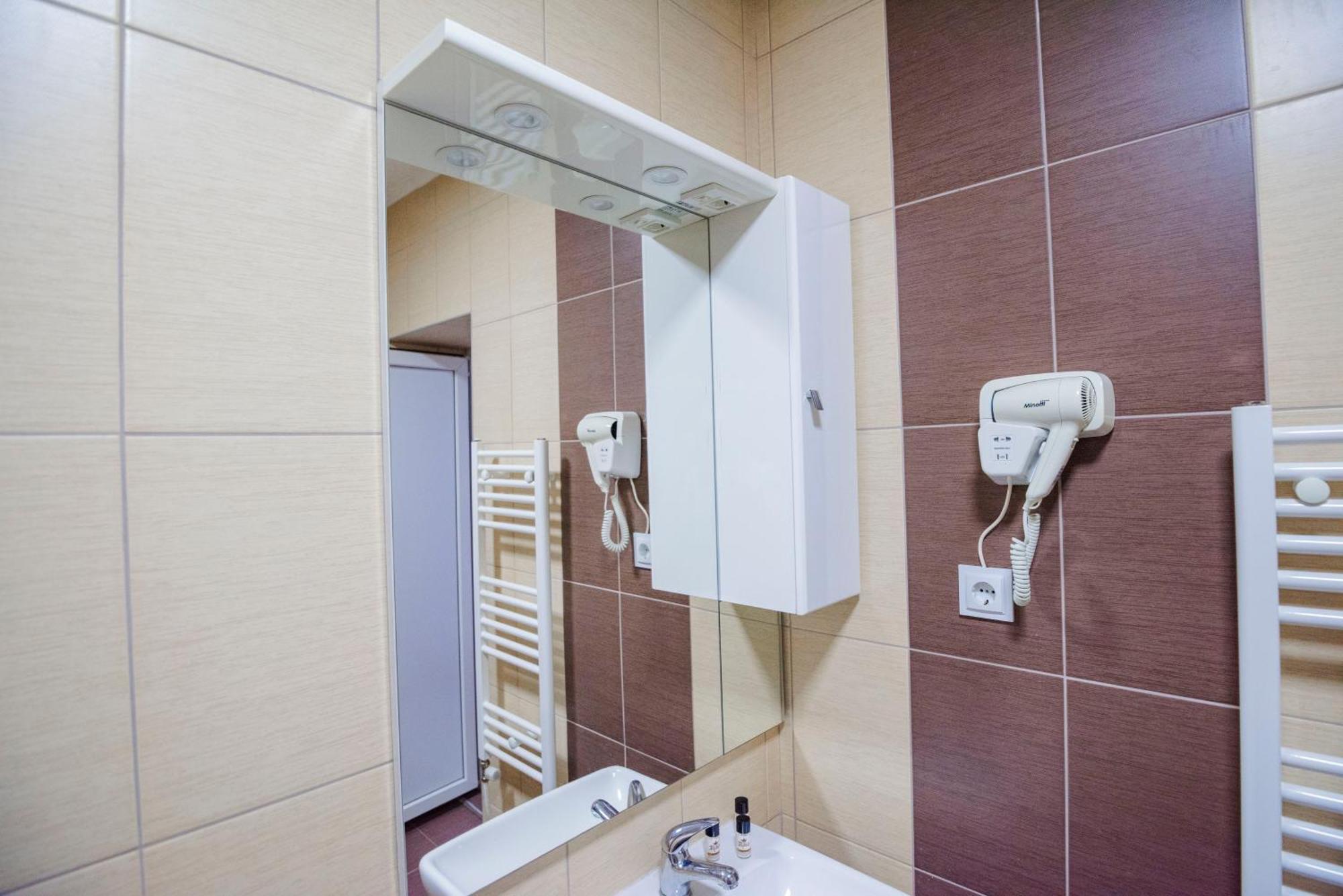 Hotel Kiko Бітола Екстер'єр фото